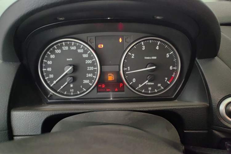 Used BMW X1 2013 sDrive18i Fashion Model Instrument Cluster