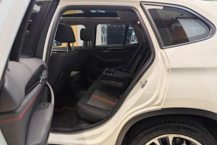 Used BMW X1 2013 sDrive18i Sport Design Package Interior 11