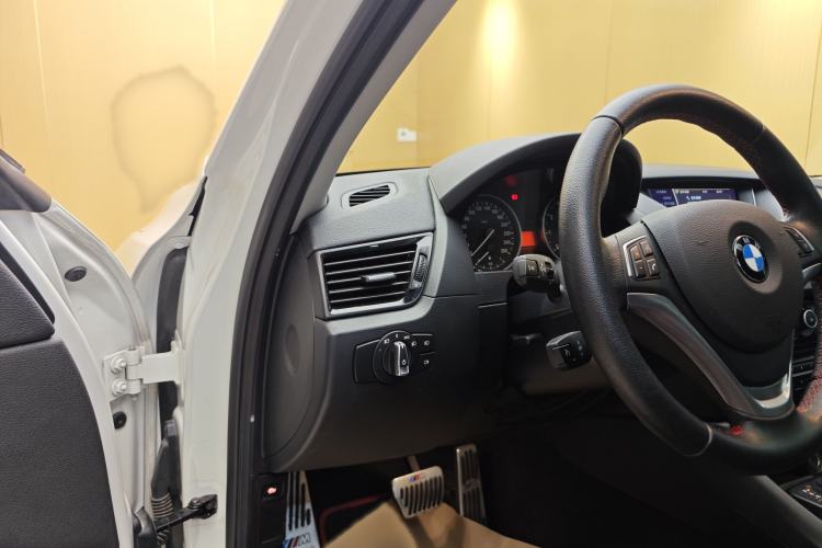 Used BMW X1 2013 sDrive18i Sport Design Package Interior 4