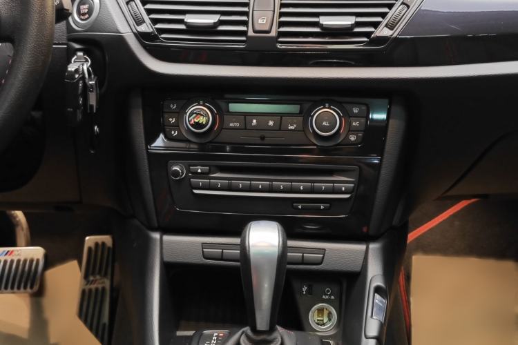 Used BMW X1 2013 sDrive18i Sport Design Package Interior 6
