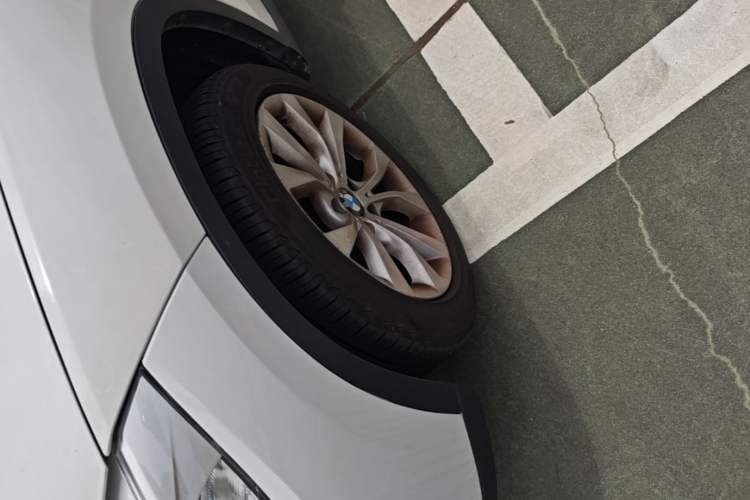 Used BMW X1 2013 sDrive18i Fashion Model Left Front Wheel Hub