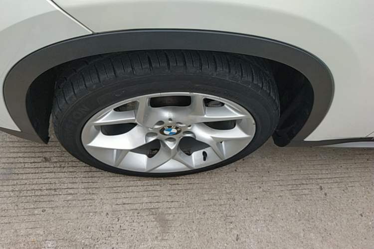 Used BMW X1 2013 xDrive20i X Design Package Left Front Wheel Hub
