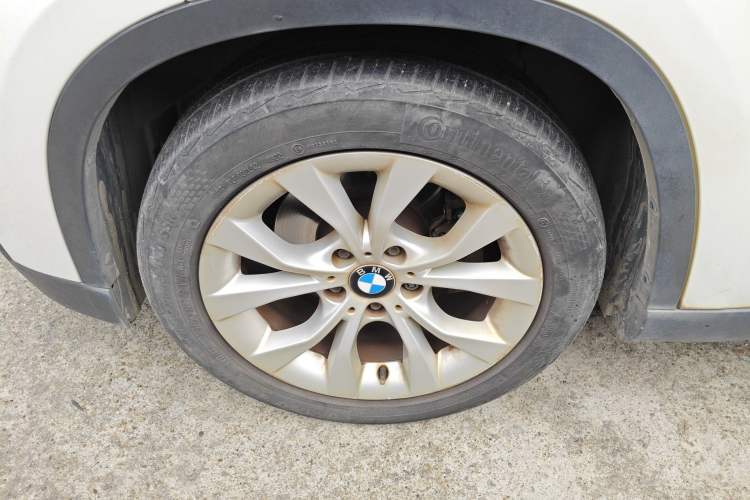Used BMW X1 2013 sDrive18i Leading Model Left Front Wheel Hub