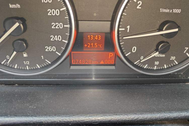 Used BMW X1 2013 sDrive18i Fashion Model Odometer Close Up