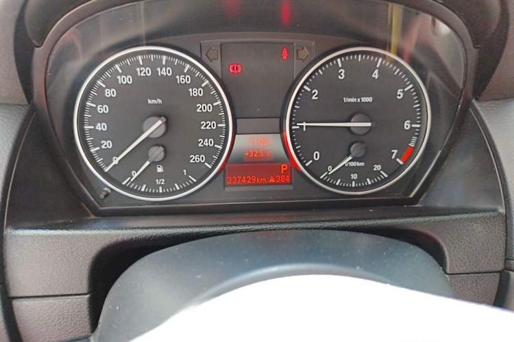 Used BMW X1 2013 sDrive20i Sports Design Package Odometer Close Up
