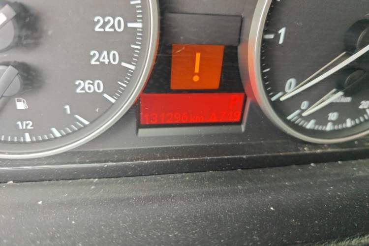 Used BMW X1 2013 sDrive18i Fashion Model Odometer Close Up