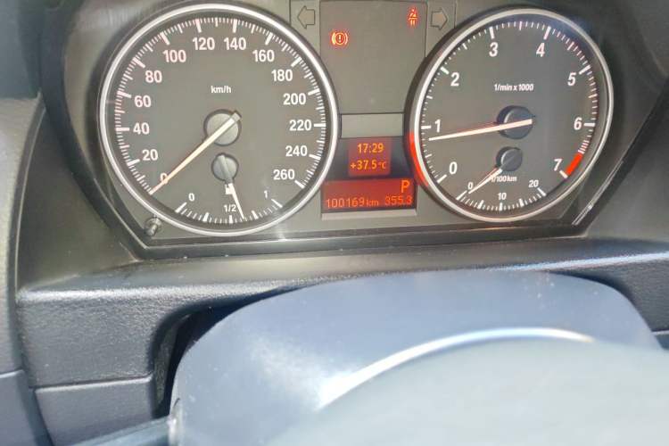 Used BMW X1 2013 sDrive18i Fashion Model Odometer Close Up