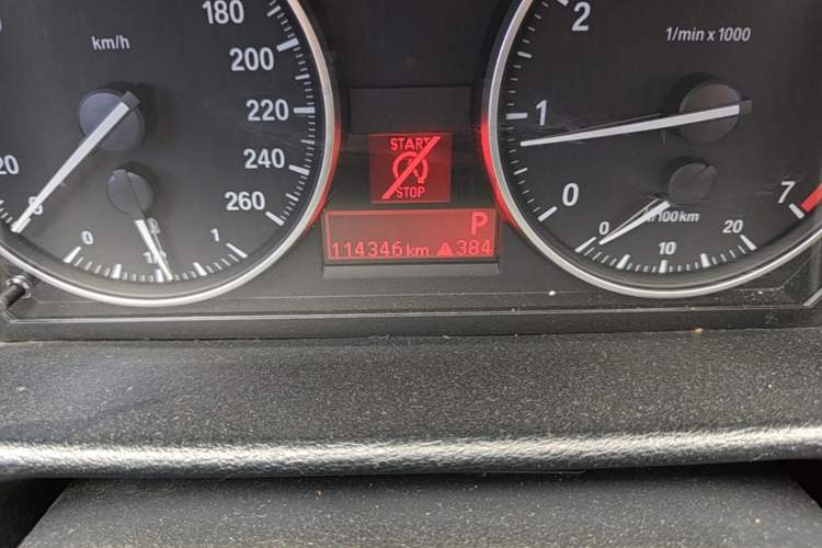 Used BMW X1 2013 sDrive20i Sports Design Package Odometer Close Up