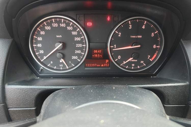 Used BMW X1 2013 sDrive18i Fashion Model Odometer Close Up