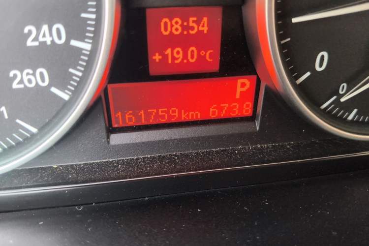 Used BMW X1 2013 sDrive18i Leading Model Odometer Close Up