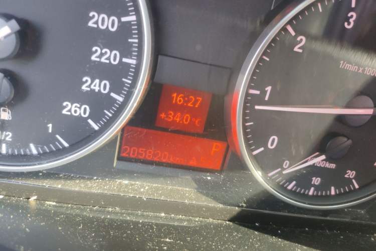 Used BMW X1 2013 sDrive18i Fashion Model Odometer Close Up