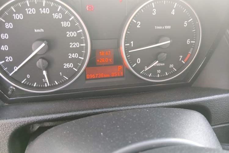 Used BMW X1 2013 sDrive18i Fashion Model Odometer Close Up