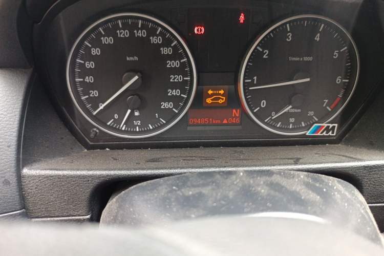 Used BMW X1 2013 sDrive18i Fashion Model Odometer Close Up