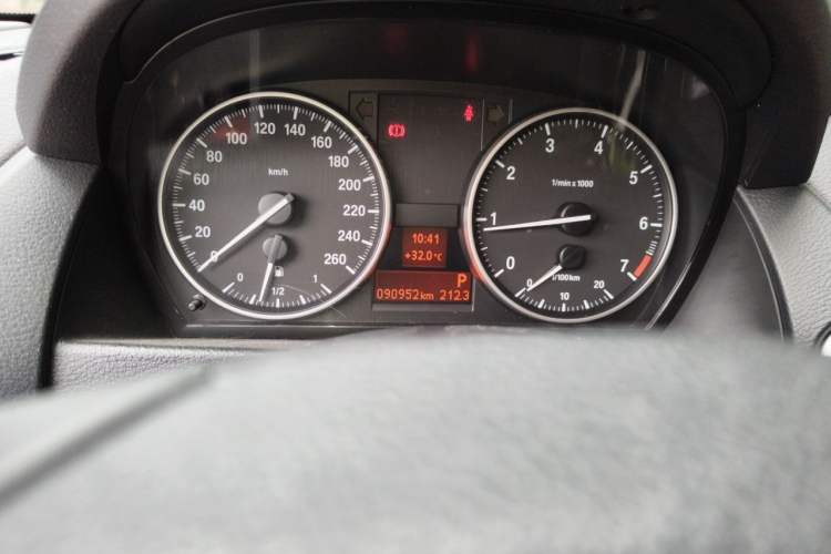 Used BMW X1 2013 sDrive18i Fashion Model Odometer Close Up