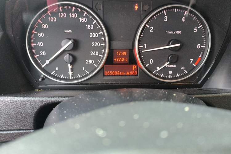 Used BMW X1 2013 sDrive18i Fashion Model Odometer Close Up