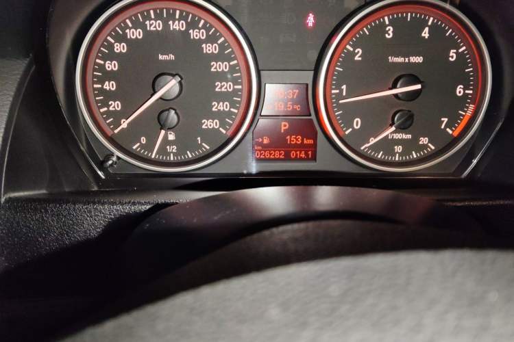Used BMW X1 2013 sDrive18i Sport Design Package Odometer Close Up