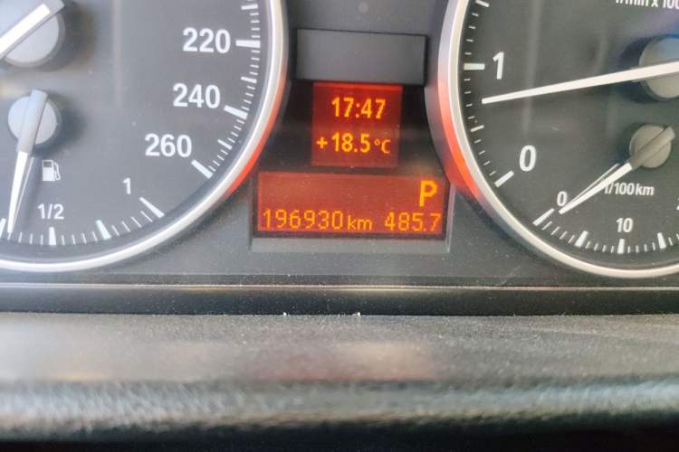 Used BMW X1 2013 sDrive18i Fashion Model Odometer Close Up