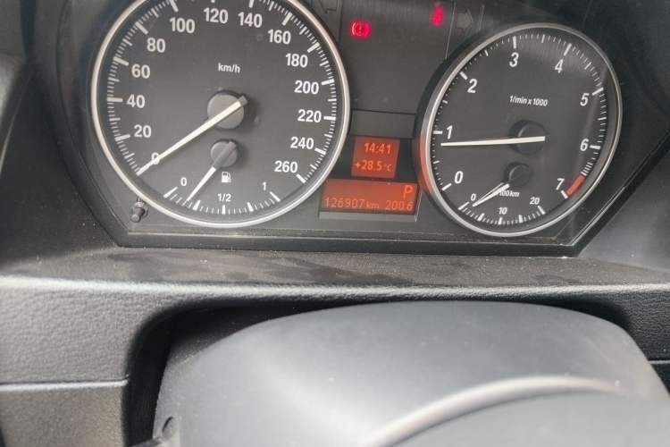 Used BMW X1 2013 sDrive18i Fashion Model Odometer Close Up