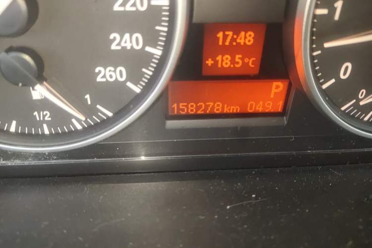 Used BMW X1 2013 sDrive20i Sports Design Package Odometer Close Up