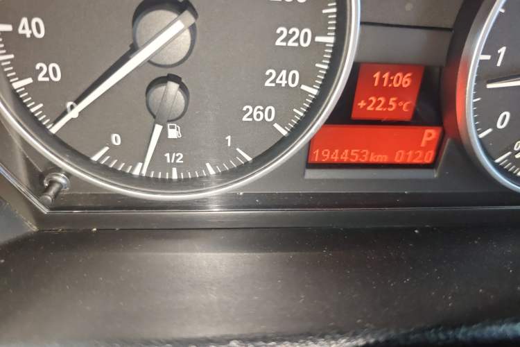 Used BMW X1 2013 sDrive18i Fashion Model Odometer Close Up