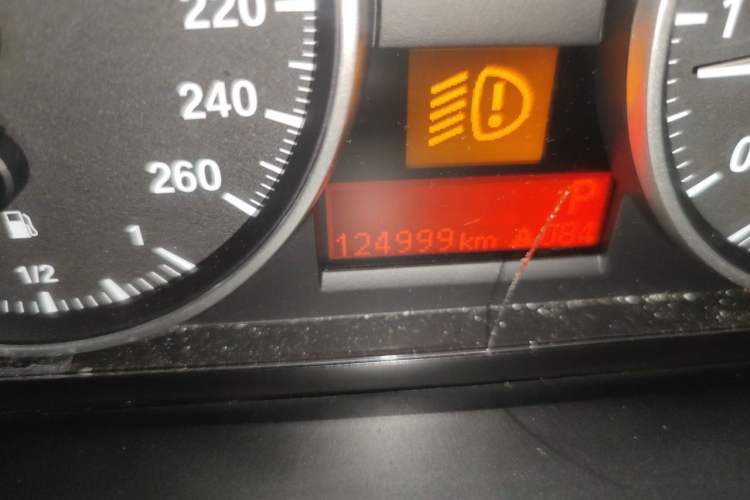 Used BMW X1 2013 sDrive18i Fashion Model Odometer Close Up
