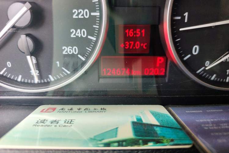Used BMW X1 2013 sDrive18i Fashion Model Odometer Close Up