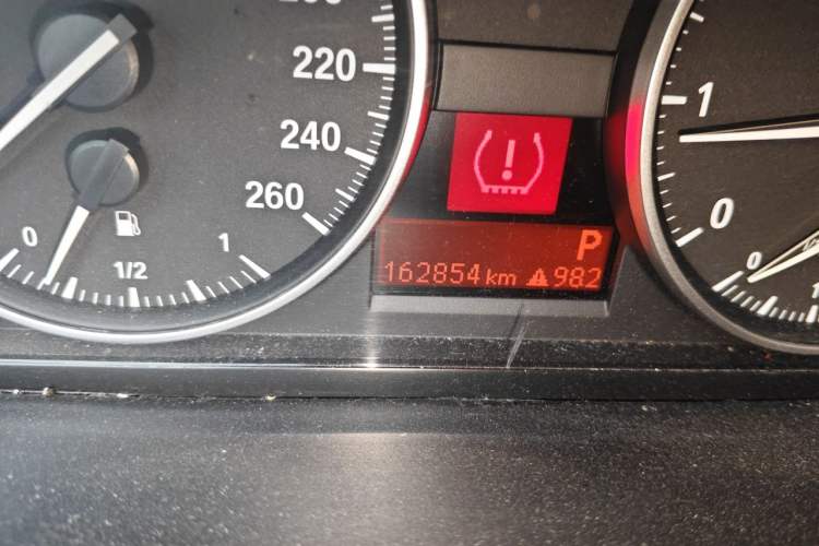 Used BMW X1 2013 sDrive18i Leading Model Odometer Close Up