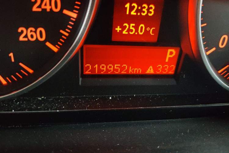 Used BMW X1 2013 sDrive18i Fashion Model Odometer Close Up