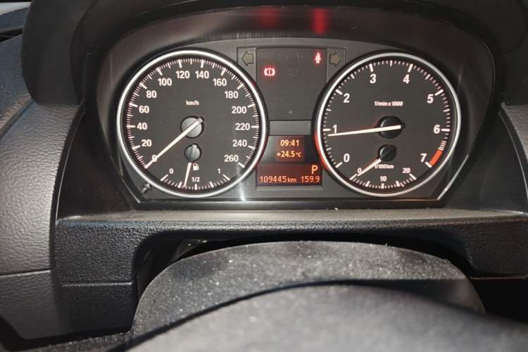 Used BMW X1 2013 sDrive18i Fashion Model Odometer Close Up