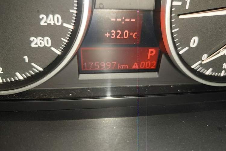 Used BMW X1 2013 sDrive18i Fashion Model Odometer Close Up