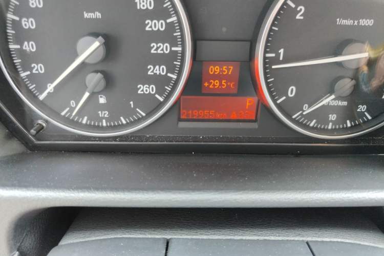 Used BMW X1 2013 sDrive18i Fashion Model Odometer Close Up
