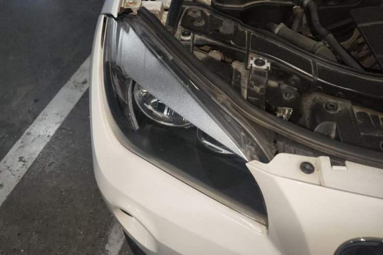 Used BMW X1 2013 sDrive18i Fashion Model Right Front Headlight