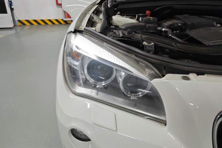 Used BMW X1 2013 sDrive18i Sport Design Package Right Front Headlight