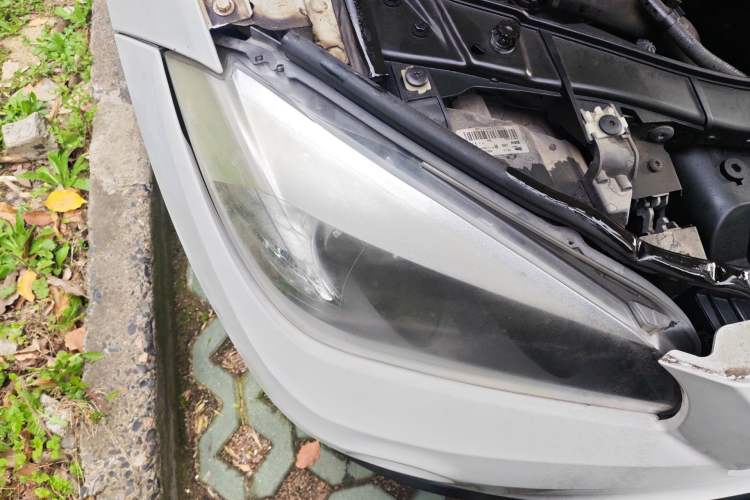 Used BMW X1 2013 sDrive18i Fashion Model Right Front Headlight