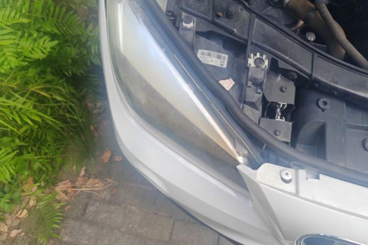 Used BMW X1 2013 sDrive18i Fashion Model Right Front Headlight