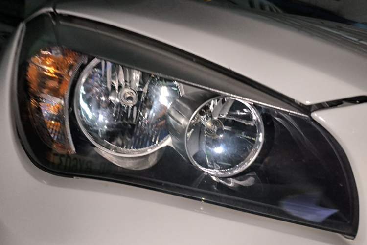Used BMW X1 2013 sDrive18i Fashion Model Right Front Headlight