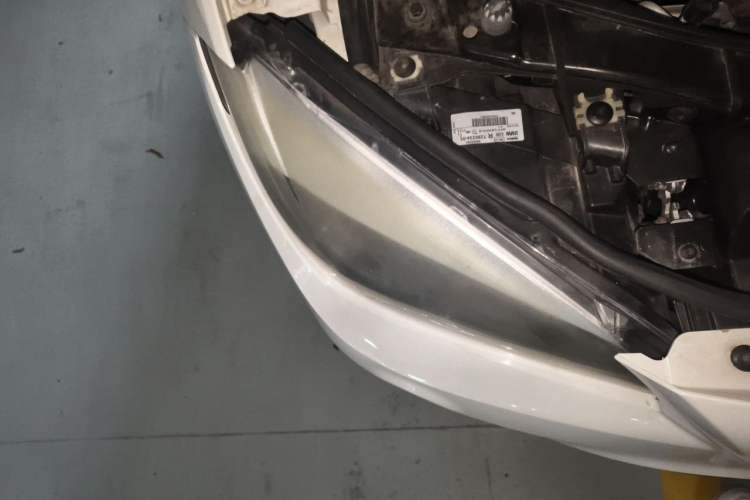 Used BMW X1 2013 sDrive18i manual model Right Front Headlight
