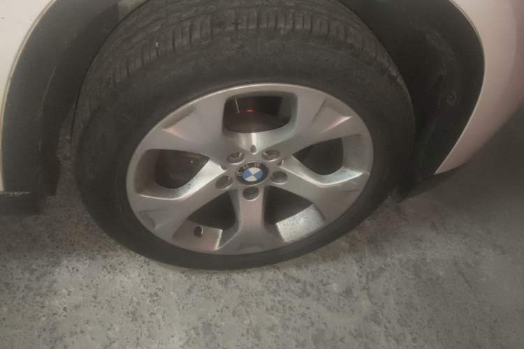 Used BMW X1 2013 sDrive18i Fashion Model Right Front Wheel Hub