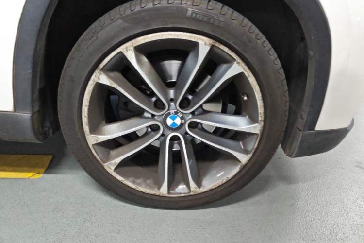 Used BMW X1 2013 sDrive18i Sport Design Package Right Front Wheel Hub