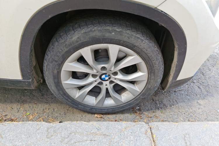 Used BMW X1 2013 sDrive18i Fashion Model Right Front Wheel Hub