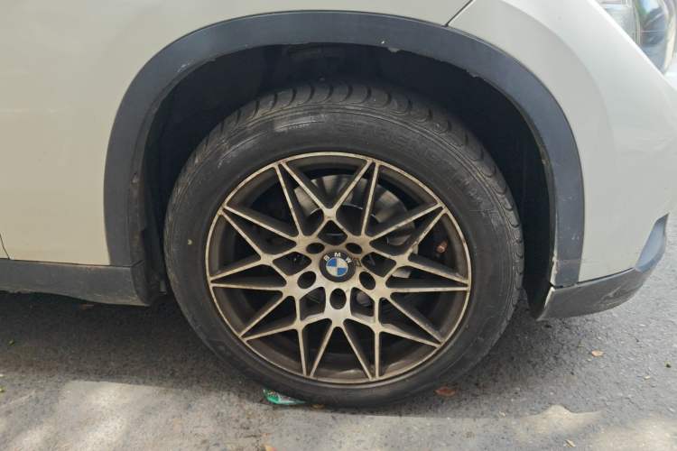 Used BMW X1 2013 sDrive18i Fashion Model Right Front Wheel Hub