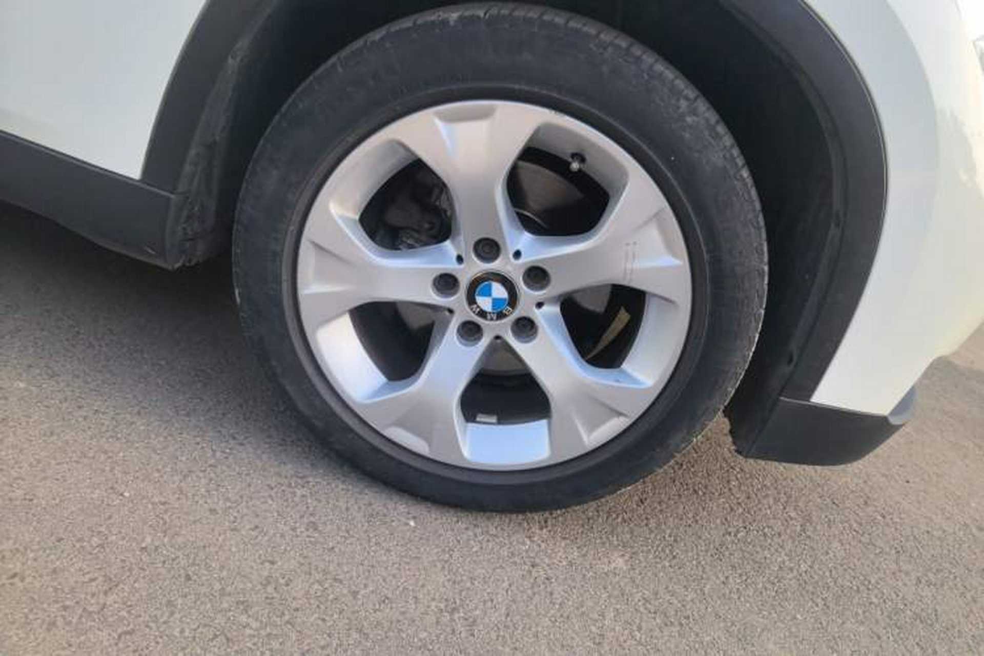 Used BMW X1 2013 sDrive18i Fashion Model Right Front Wheel Hub