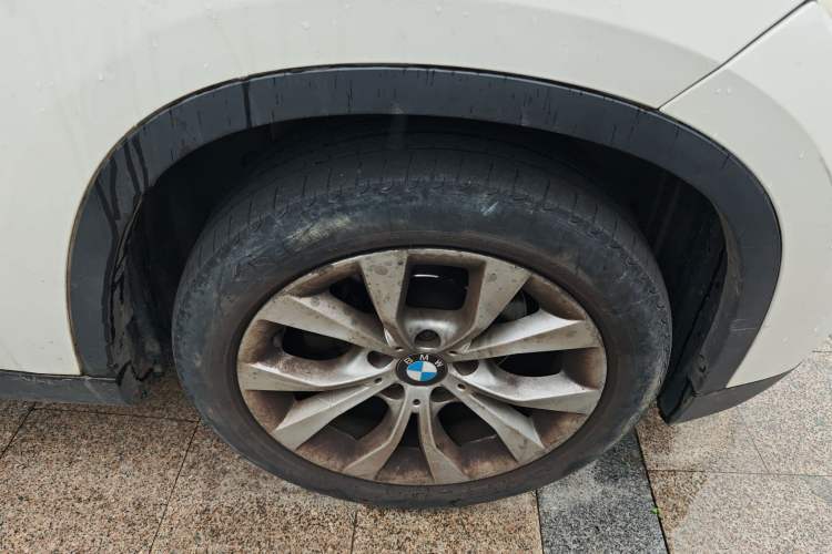Used BMW X1 2013 sDrive18i Fashion Model Right Front Wheel Hub