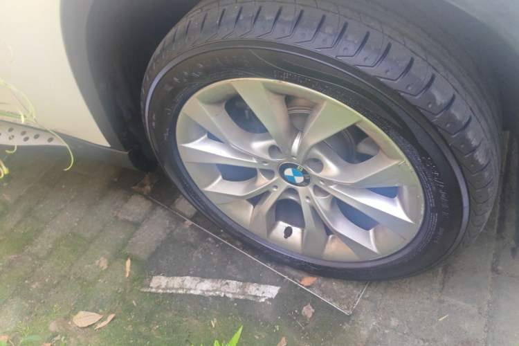 Used BMW X1 2013 sDrive18i Fashion Model Right Front Wheel Hub