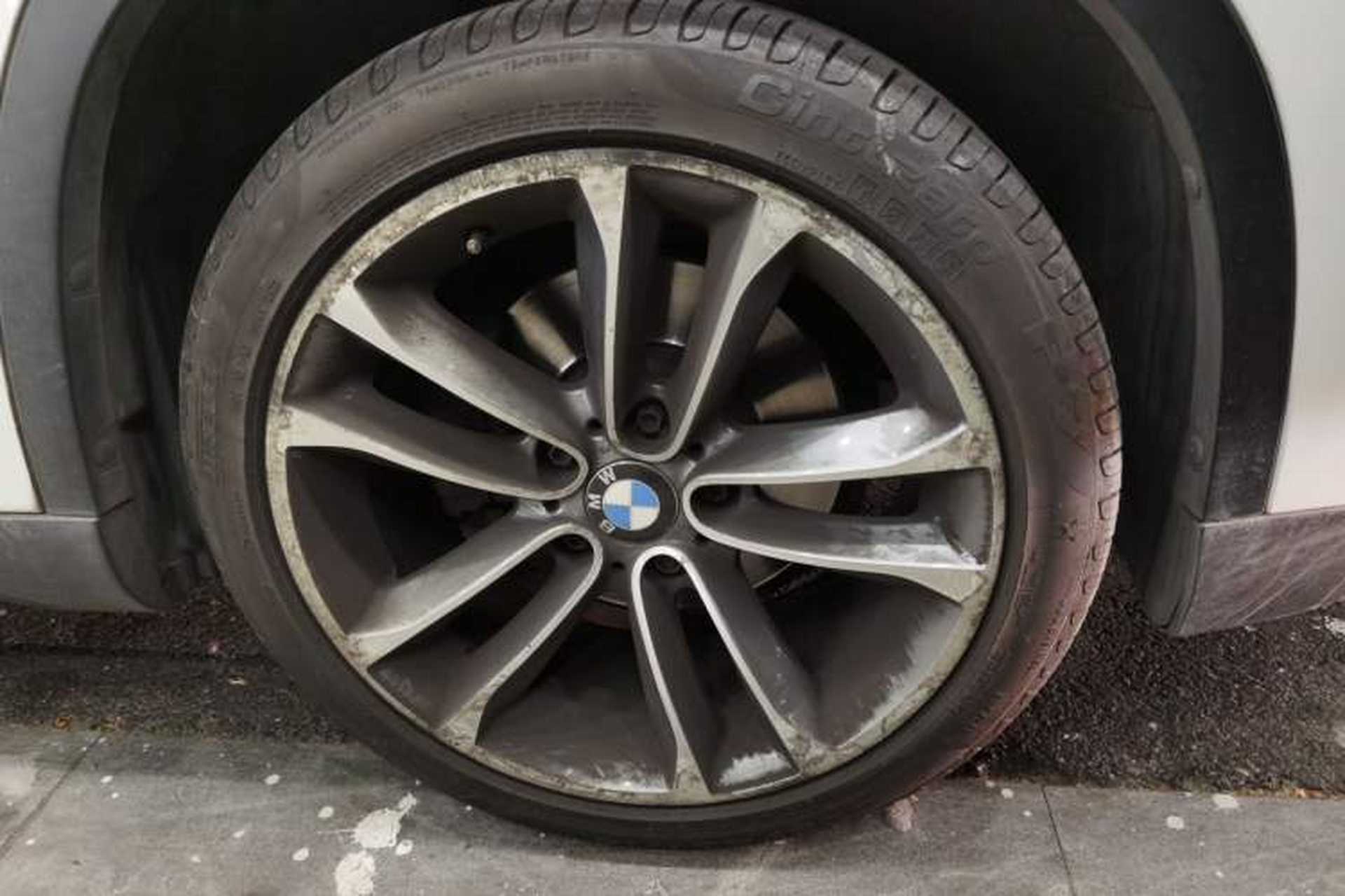 Used BMW X1 2013 sDrive18i Sport Design Package Right Front Wheel Hub