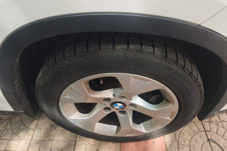 Used BMW X1  Right Front Wheel Hub