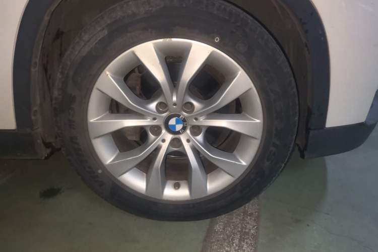 Used BMW X1 2013 sDrive18i Fashion Model Right Front Wheel Hub