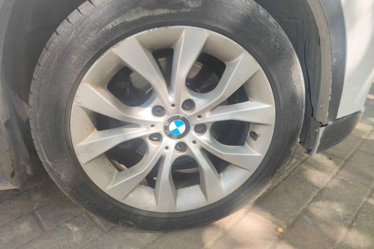 Used BMW X1 2013 sDrive18i Fashion Model Right Front Wheel Hub