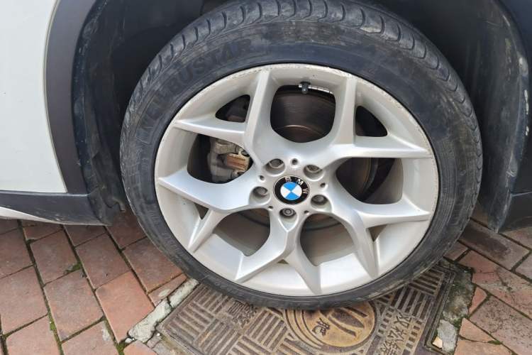 Used BMW X1 2013 xDrive20i X Design Package Right Front Wheel Hub
