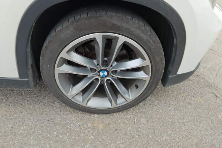 Used BMW X1 2013 sDrive20i Sports Design Package Right Front Wheel Hub